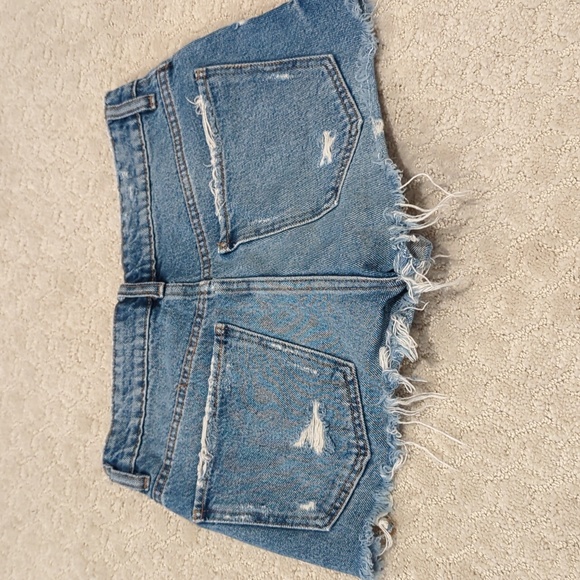 Zara button fly distressed jean shorts size 00 - Picture 2 of 4